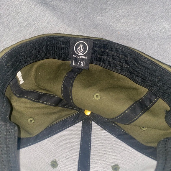 Volcom Flex Fit Hat - Picture 3 of 4
